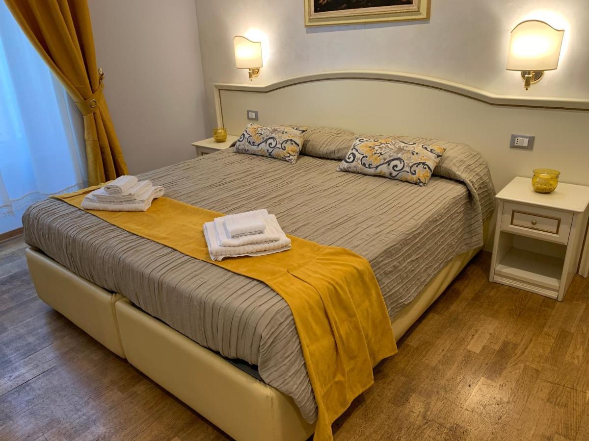 Bed and Breakfast Domus Via Veneto Рим Екстер'єр фото
