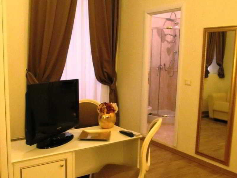 Bed and Breakfast Domus Via Veneto Рим Екстер'єр фото